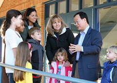 Ilryong Moon talking to community members